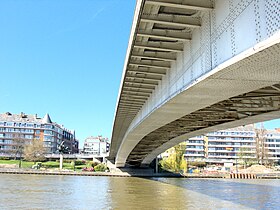 Le tablier du Pont des Ardennes en acier riveté