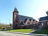 De rooms-katholieke kerk met pastorie in dorpsdeel Den Hoorn