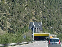 De zuidelijke tunnelingang van de Lermooser Tunnel