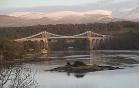 Le pont de Menai en hiver.