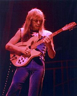 Steve Howe vuonna 1977.