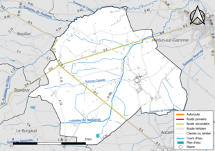 Carte en couleur présentant le réseau hydrographique de la commune