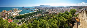 Panoramic view o Málaga frae Gibralfaro