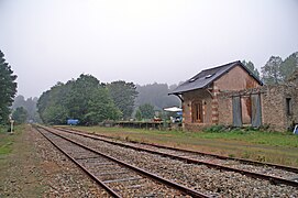 Les voies et l'ancienne halle.