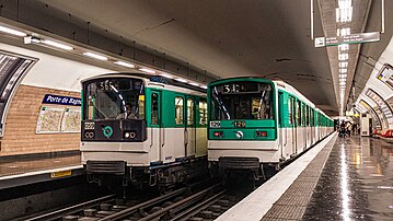 Deux rames MF 67 à quai.