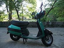 Un exemplaire du scooter 80 SC Peugeot de 1989