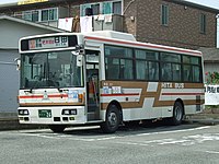 202 自社発注車の中型車。1990年代に小型観光バスで採用されて以降、自社発注や西鉄グループ外から移籍の一般路線車はこの塗色となっている。