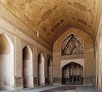 Sala de oraciones, construida durante la época elyúcida.