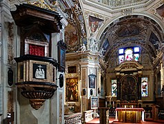 Altarraum und Kanzel der Wallfahrtskirche Santissima Pietà