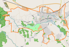 Mapa konturowa Szprotawy, po prawej znajduje się punkt z opisem „Muzeum Ziemi Szprotawskiej”