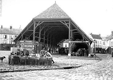 Halle d'Arpajon (1920).