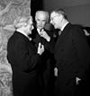 Birger Ekeberg (i mitten) med Carl Eldh (till vänster) och kung Gustaf VI Adolf (till höger) 1953