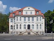 Königin-Luise-Haus am Osteingang des Südfriedhofs