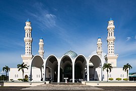 Vue de la façade de la mosquée.