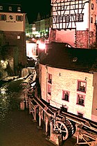 Wasserfall im Zentrum mit Amüseum (ehem. Mühle)