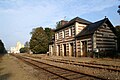 La gare de Baud côté rails et l'usine Unicopa.