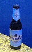 Garrafa de 2015 com novo rótulo, Hoegaarden Witbier (cerveja de trigo).