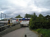 Station Lunetten en tunnel met erachter het pad Tussen de Rails voor de spoorverdubbeling.