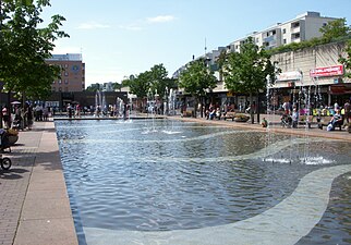 Fontänen och plaskdammen på torget 2012.