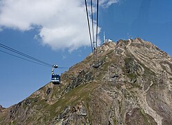 Cabine du téléphérique sur le deuxième tronçon devant le Pic du Midi de Bigorre.