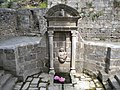 La fontaine de dévotion Notre-Dame-du-Roncier.