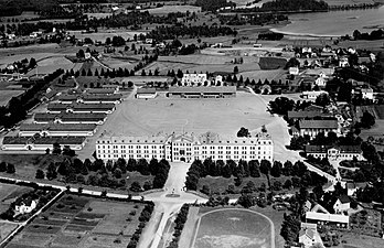 Flygfoto över husarkasernen i Eksjö.