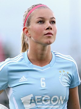 Anouk Hoogendijk tijdens de warming up voor een wedstrijd van de Ajaxvrouwen, 2012