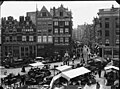 Le Nieuwmarkt, la place principale d'Amsterdam, 1890.