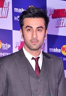 Ranbir Kapoor mengenakan sebuah jas