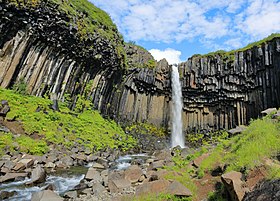 Cascata Svartifoss no Parque Nacional Vatnajökull