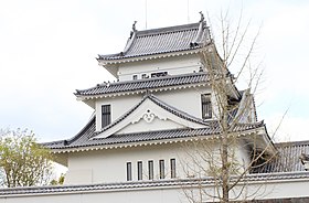 城跡に建つ天ケ城歴史民俗資料館