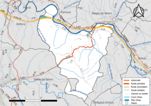 Carte en couleur présentant le réseau hydrographique de la commune