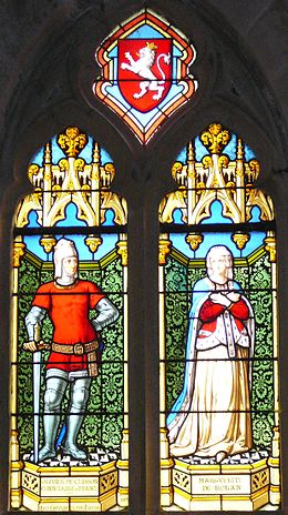 Vitrail jumelé de la basilique Notre-Dame-du-Roncier représentant à gauche Olivier de Clisson en armure et vêtement rouge, portant l'épée, et à droite son épouse Marguerite de Rohan en robe beige, haut rouge et cape bleue, représentée les mains jointes en signe de prière. Les deux personnages sont représentés en pied, de face, et se regardant mutuellement.