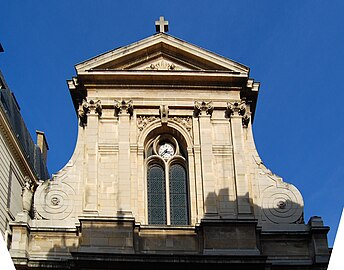 Le haut de la façade.