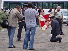 Przekazanie sztandaru dowódcy dywizjonu ppłk. Stróżewskiemu.