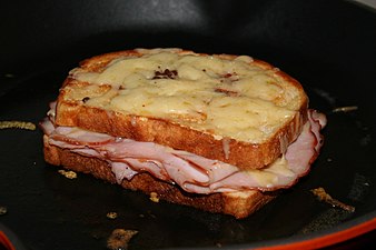 Un croque-monsieur.