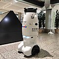 第二本庁舎1Fを巡回する警備ロボット