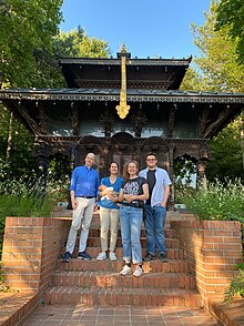 WikiMUC-Gruppe vor Nepalpagode