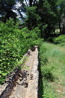 Aqueduc en pierre pour acheminer l'eau