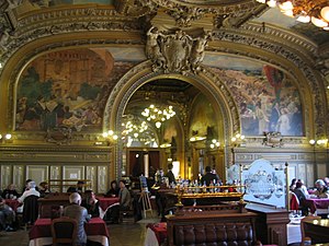 Il ristorante Train Bleu café nella Gare de Lyon, in stile Belle Époque (1902)