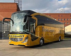 Модель версии Travego M 16 RHD в окраске турецкой автобусной компании "Bayburt Seyahat" на территории завода "Mercedes-Benz Türk"