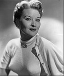 Patti Page iförd strut-bh (bullet bra).