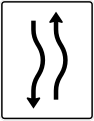 Zeichen 514-20 Verschwenkungstafel kurze Verschwenkung – mit Gegenverkehr – einstreifig nach rechts