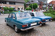 DKW F 102 (rechts) und sein Nachfolger Audi F103 (Bj. ab 1969, große Rückleuchten)