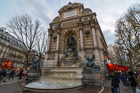 Fontaine de la Paix, o Fontaine Saint-Michel di Gabriel Davioud (1856–61), dove il Boulevard Saint-Michel incontra la Senna