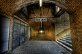 Tunnel im Bahnhof Berlin-Grunewald in Berlin mit der Treppe zum Gleis 17.