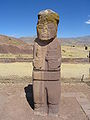 Statue anthropomorphe dans les ruines de Tiwanaku