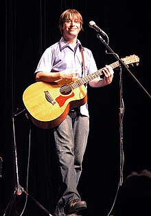 Roberts performing in 2007