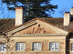 Fronton au sud.