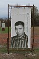 Affiche à l'entrée du mémorial, Mordka Salcman.